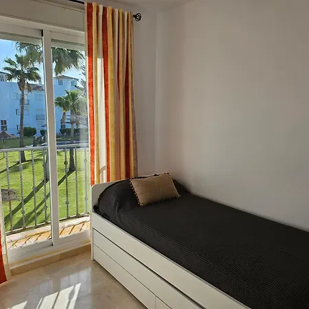 3 Bedrooms With Pool & Parking, Close To Sea And Gibraltar 아파트 *