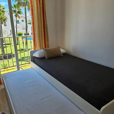 아파트 3 Bedrooms With Pool & Parking, Close To Sea And Gibraltar *