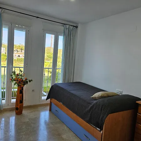 3 Bedrooms With Pool & Parking, Close To Sea And Gibraltar 마닐바