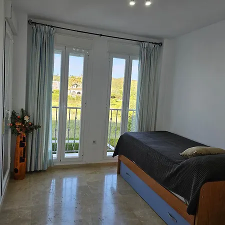 3 Bedrooms With Pool & Parking, Close To Sea And Gibraltar * 마닐바