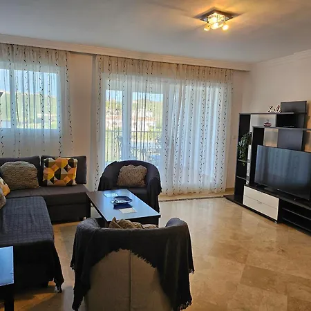 3 Bedrooms With Pool & Parking, Close To Sea And Gibraltar 아파트 *