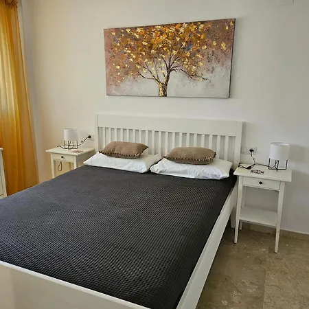 3 Bedrooms With Pool & Parking, Close To Sea And Gibraltar *